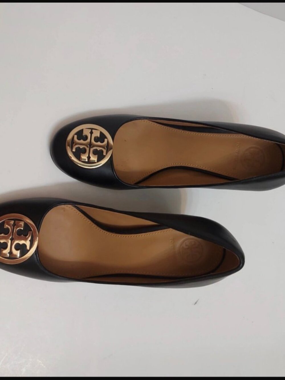 Tory Burch Black Gold Logo Block Heel Pumps Size 7